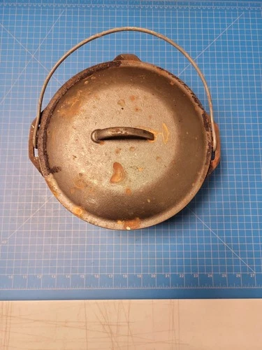 Lodge Cast Iron Dutch Oven Pot With Lid Handle Vintage Style Cooking Campware