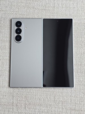 Samsung Galaxy Z Fold 7  256GB - Silver Shadow (Unlocked) Excellent