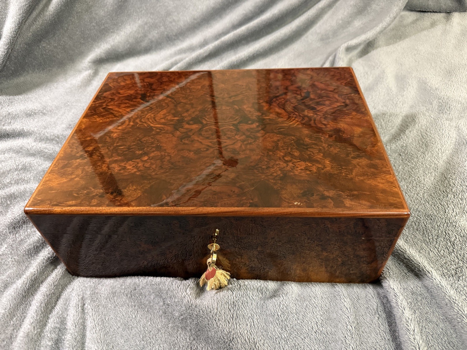 Elie Bleu Walnut Burl 200 Cigar Humidor - Beautiful vintage Box - Preowned 