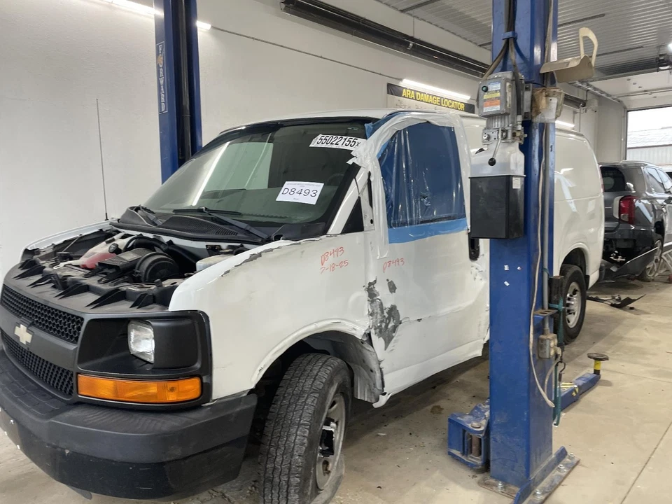 二手车头灯总成适合:2010 雪佛兰 Express 3500 货车密封梁等级 — 第 2/4 张图片