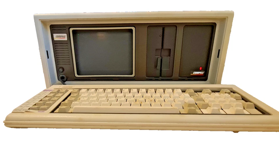 COMPAQ COMPUTER MODELL VINTAGE PORTABLE 1 DESKTOP 1983 mit Koffer Power On