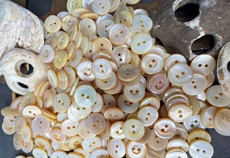 Set of 40 -12.7mm or 1/2 inch MOP Buttons vintage cream mother of pearl two hole