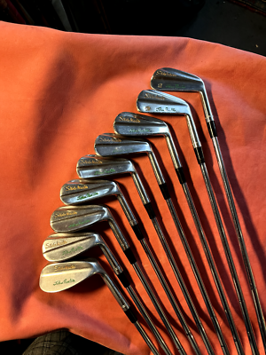 Set De Fers John Letters PGA – Lames Forgées, 2-9 + SW, Main Droite, Occasion