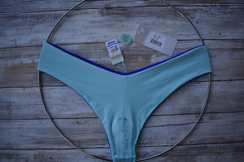 TRAJE DE BAÑO L*SPACE AZUL REAL NIRVANA REVERSIBLE ITSY BIKINI BITTOM (M) NUEVO CON ETIQUETAS $70 - Imagen 3 de 8