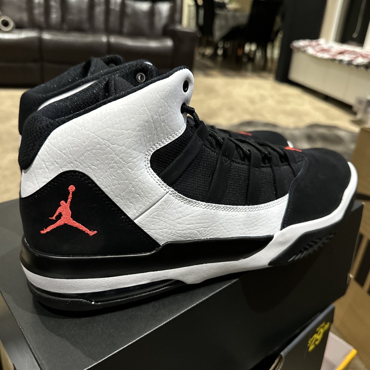 Nike Air Jordan Max Aura Basketball Black White Sneakers AQ9084