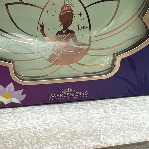 Disney Tiana Lotus LED Compact Mirror – Rechargeable & Dimmable- brand new - Picture 2 of 4