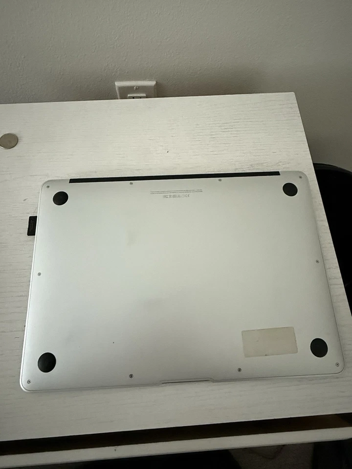 Apple MacBook Air 2015 A1466 i7-5650U 2.20GHz 256GB SSD 8GB RAM - Image 3 of 4