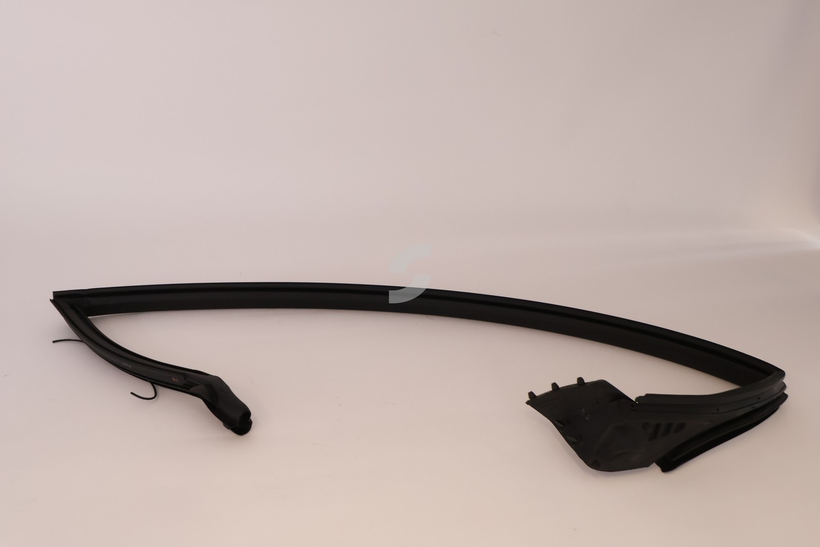 FE-84593300 RH DOOR PERIMETER SEAL AND STUFFER  Ferrari NEW