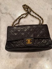 CHANEL Classic Double Flap Gold Hardware Shou...