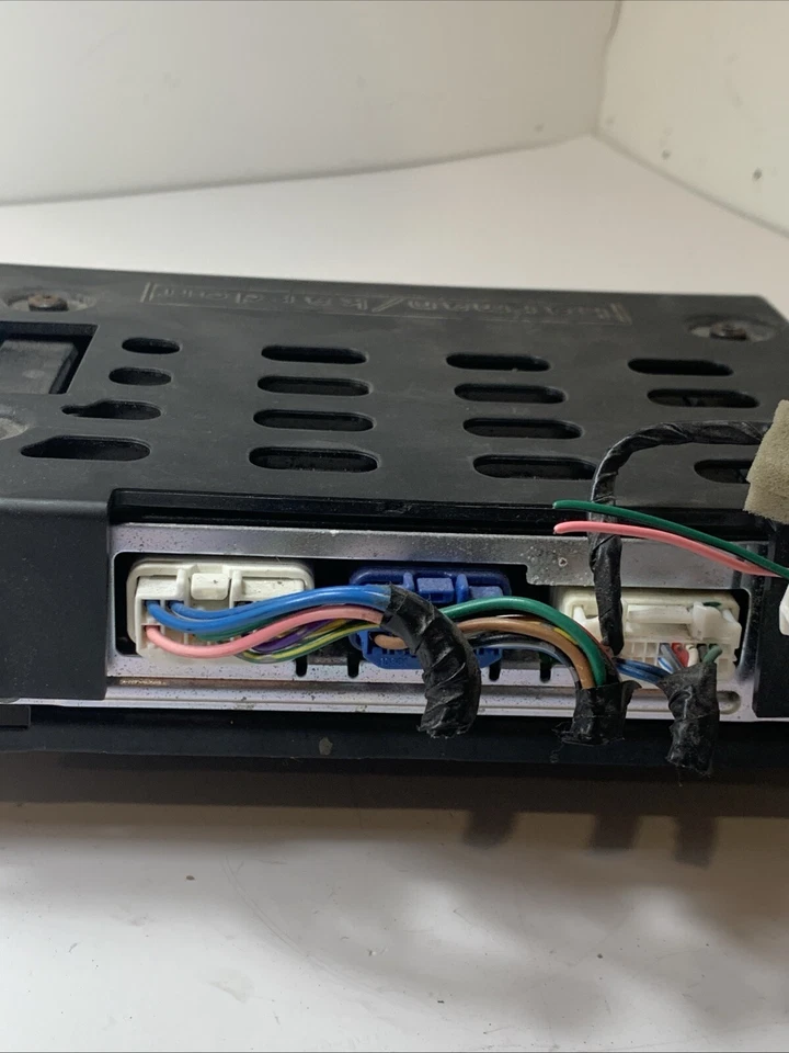 Amplificador de audio Subaru Outback Harman Kardon 2010 OEM 86221AJ11A Foto 3 de 4