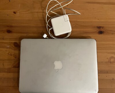 Silver Apple Macbook Pro Core i5 2.7GHz 13