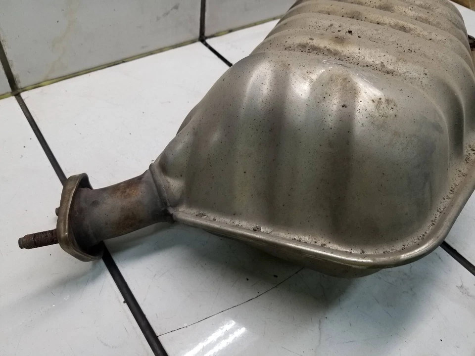 Silenciador del lado del conductor izquierdo Hyundai Sonata 2011 2,0 L Foto 4 de 4