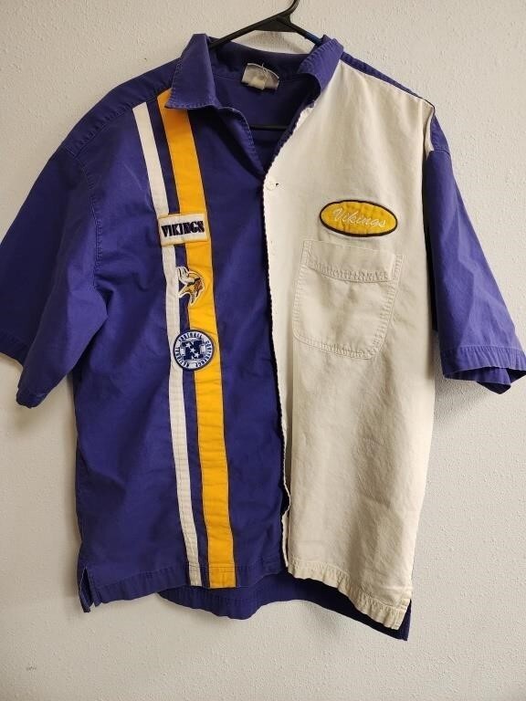 Minnesota Vikings NFL Stitched Mens Large Game Day Button-Up Shirt