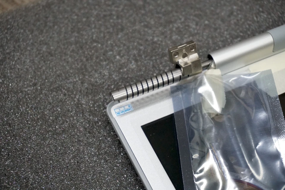 Brand New Late 2008 Macbook Pro 17" A1261 LCD Screen Assembly Matte 605-1697 - Image 4 of 4