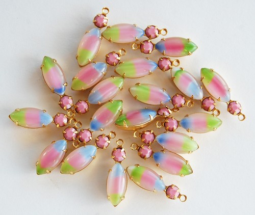 VINTAGE GLASS NAVETTE MARQUIS w/SWAROVSKI RHINESTONE • PASTEL STRIPED PENDANTS - Picture 4 of 4