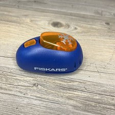 Fiskars 5/8  Small Snowflake Paper Hole Punch Craft Punch Scrapbooking Cards