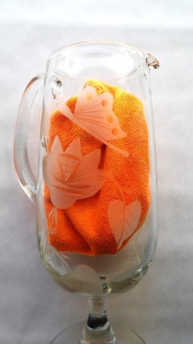 Pichet à cocktail verre transparent pied optique givré papillons et fleurs vintage - Photo 13 sur 17