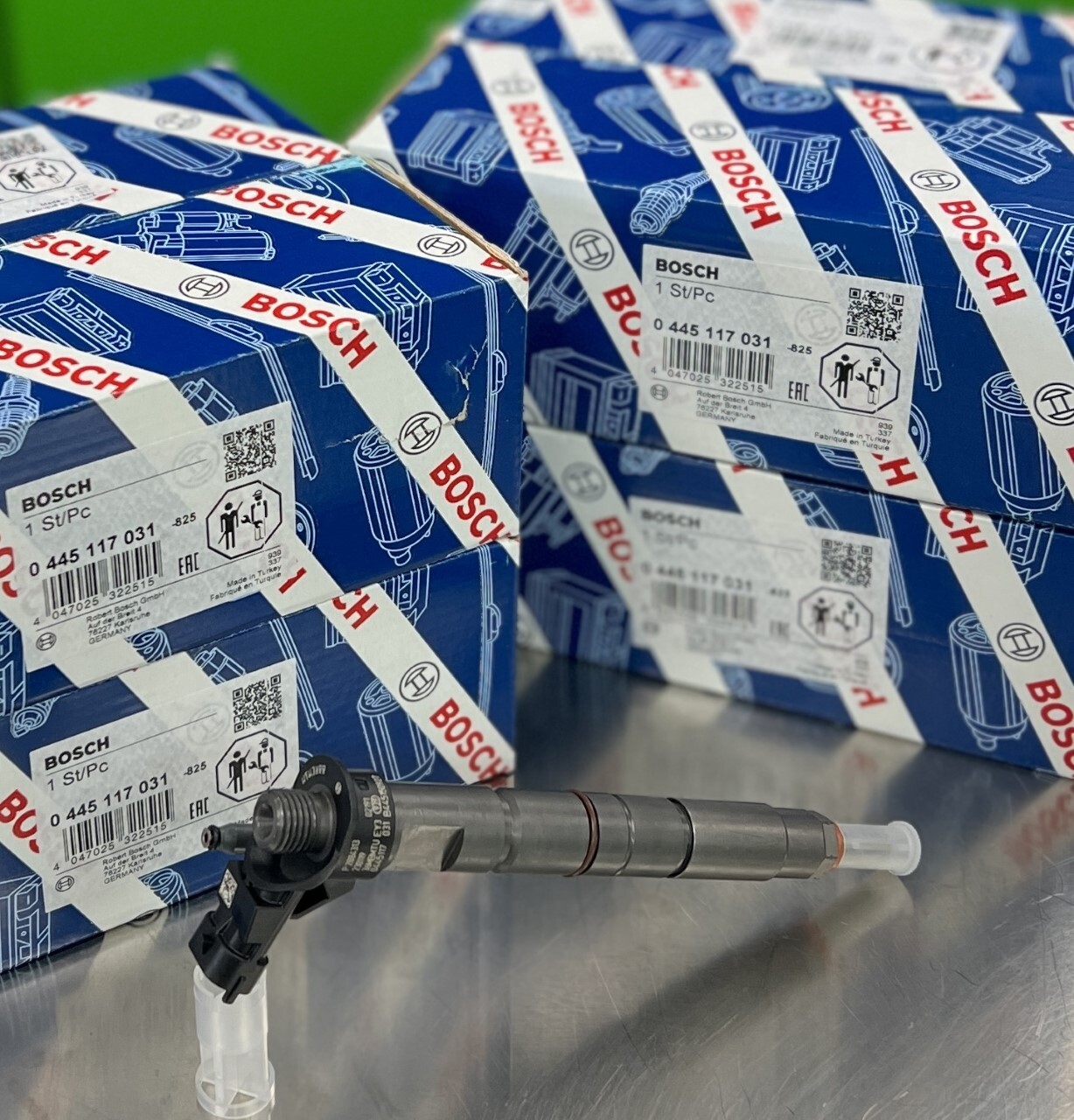 NEW BOSCH FUEL INJECTOR SET 8 For NISSAN TITAN XD 5.0L 2015up