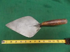Vintage W. ROSE masonry concrete brick trowel. 5 3/8" wide.