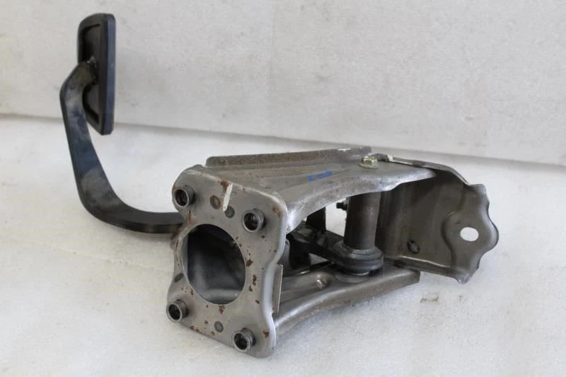 Pedal de freno Toyota Sequoia 2001 2002 2003 2004 2005 2006 2007 Foto 3 de 4