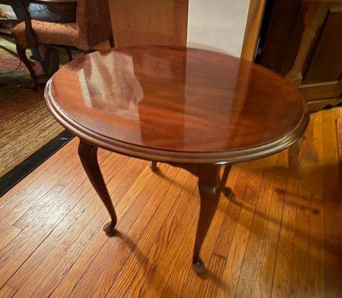 LANE FURNITURE Solid Banded Cherry Vintage Queen Anne Style Oval Accent Table