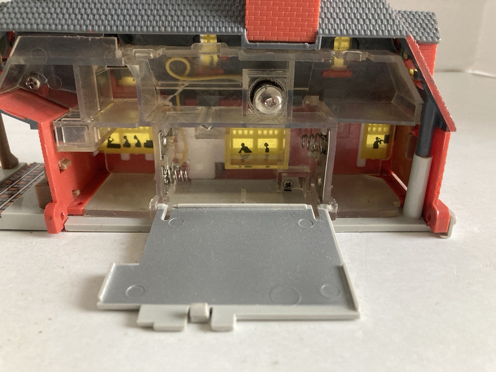 Vintage 1999 Lewis Galoob Central Station (Light Doesn't Work)