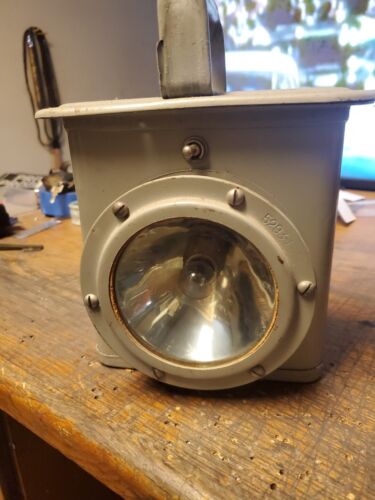 WW2 Military Electric Lantern Model 5293-L-4   With original battery - Picture 1 of 11