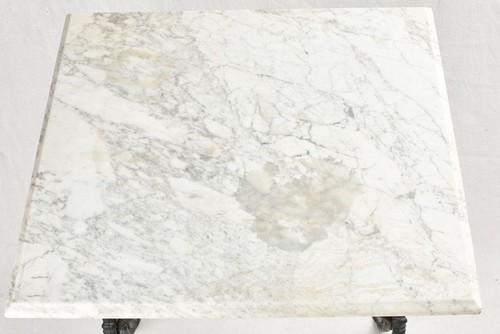 Ancienne table de bistrot française avec marbre blanc - 233⁄4" carré - Photo 5/10