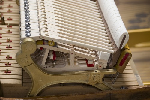Steinway & Sons, Pianoforte Modello M170, Bianco Lucido, Usato - Foto 9 di 9