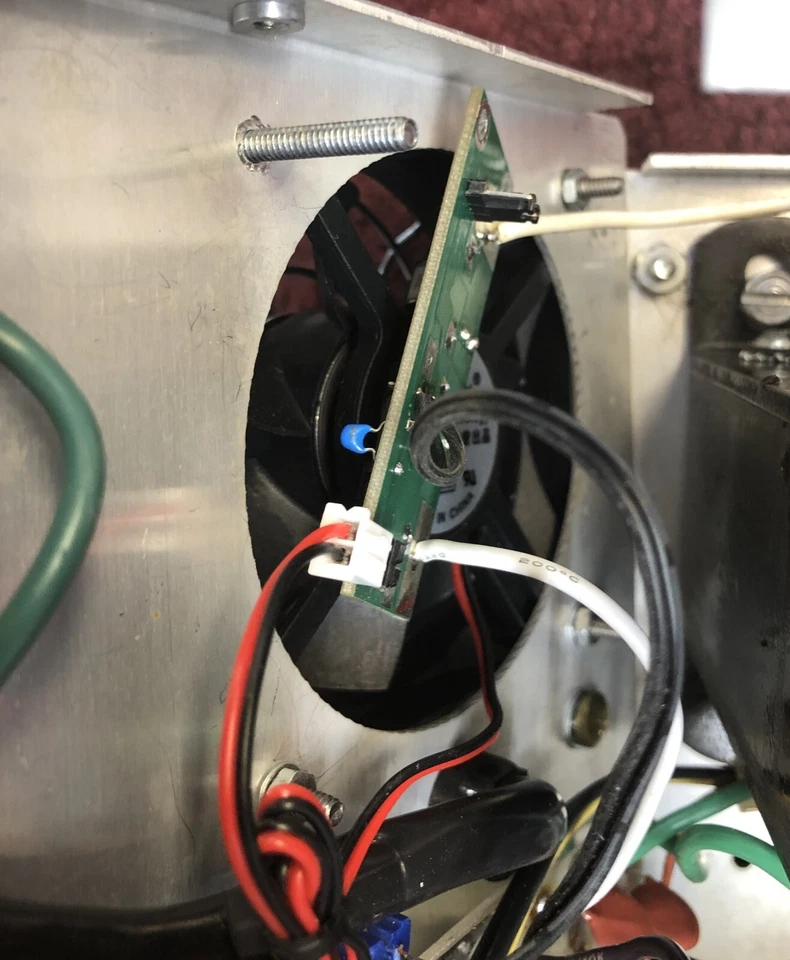 Ventilador externo Ameritron AL811 y corrección de sesgo requiere herramientas y algo de habilidad Foto 4 de 4