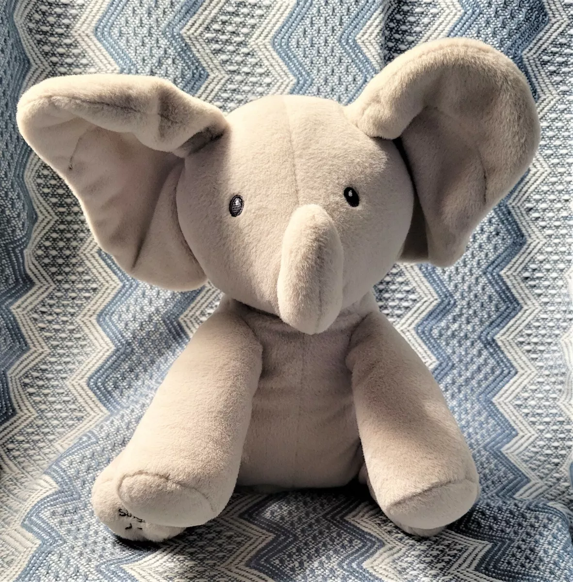 Singing top elephant gund