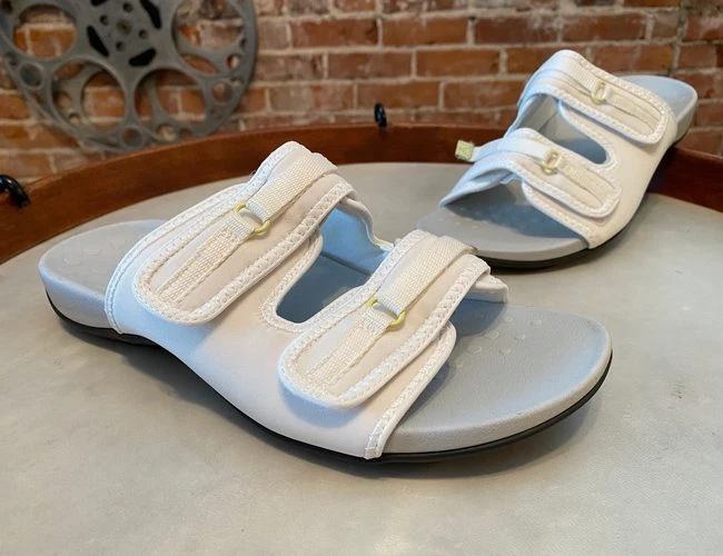 Vionic boyes shop sandals