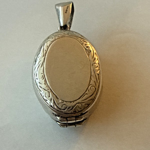 Vintage Sterling Silver Folding 4 Photo Compartment LOCKET HALLMARKED