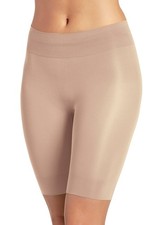 Jockey Women's Skimmies Seamfree Ultralight Smoothing Cooling No-Chafe Slipshort