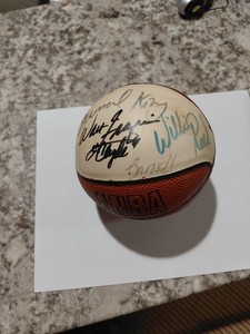 NY Knicks Legends Signed BASKETBALL