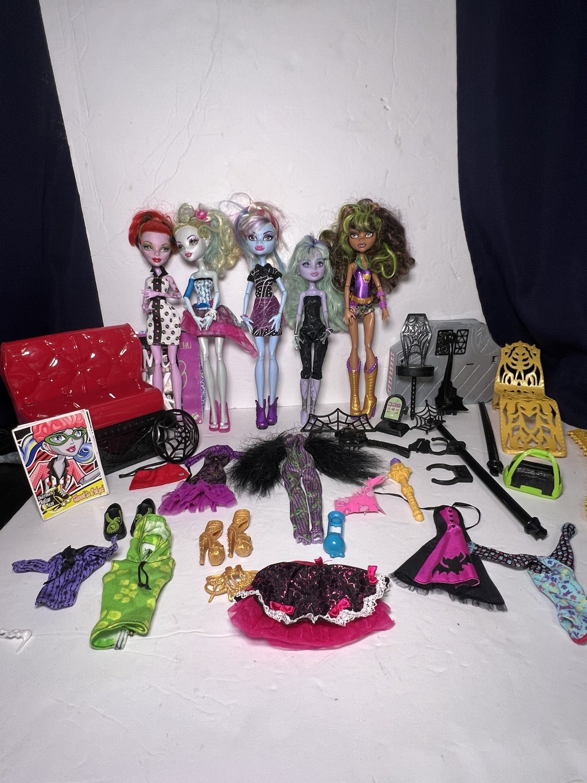 Monster High Doll & Accessory Lot (5 Dolls) Multiple Outfits And Accessories