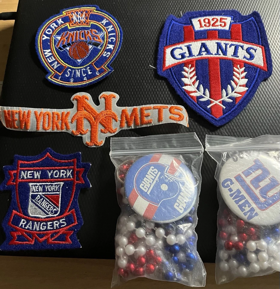 Lote de 4 prendedores y cadenas de parche de tela de Nueva York Yankees Mets Knicks Rangers usado Foto 2 de 4