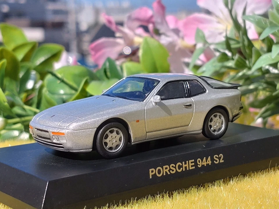 Porsche / 944 S2 / 1981 / 1/64 Diecast Car / Kyosho Foto 2 de 4