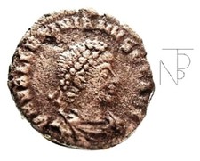 ROMAN EMPIRE (Valentinian II) Ae-Bronze