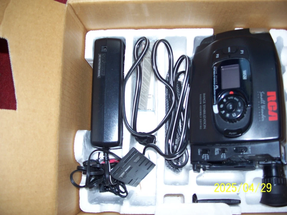 RCA VHSC camcorder CC620 - Image 2 of 2