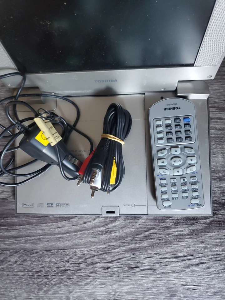 Toshiba Portable DVD Player SD-KP19SN Bundle Carrying Case & Accessories Tested - Image 2 of 4