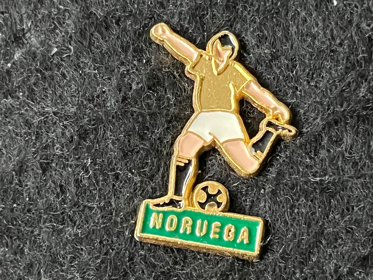 Pin's Vintage FIFA Coupe Du Monde 1990 - Collector Football - Lapel Hat Pin