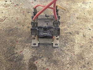 Honeywell Tradeline R8228C 1002 Heavy Duty Switching Relay 24V