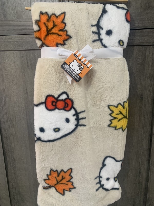 New Hello Kitty Fall Leaves 50" x 70" Faux Rabbit Fur Throw Blanket With Tag