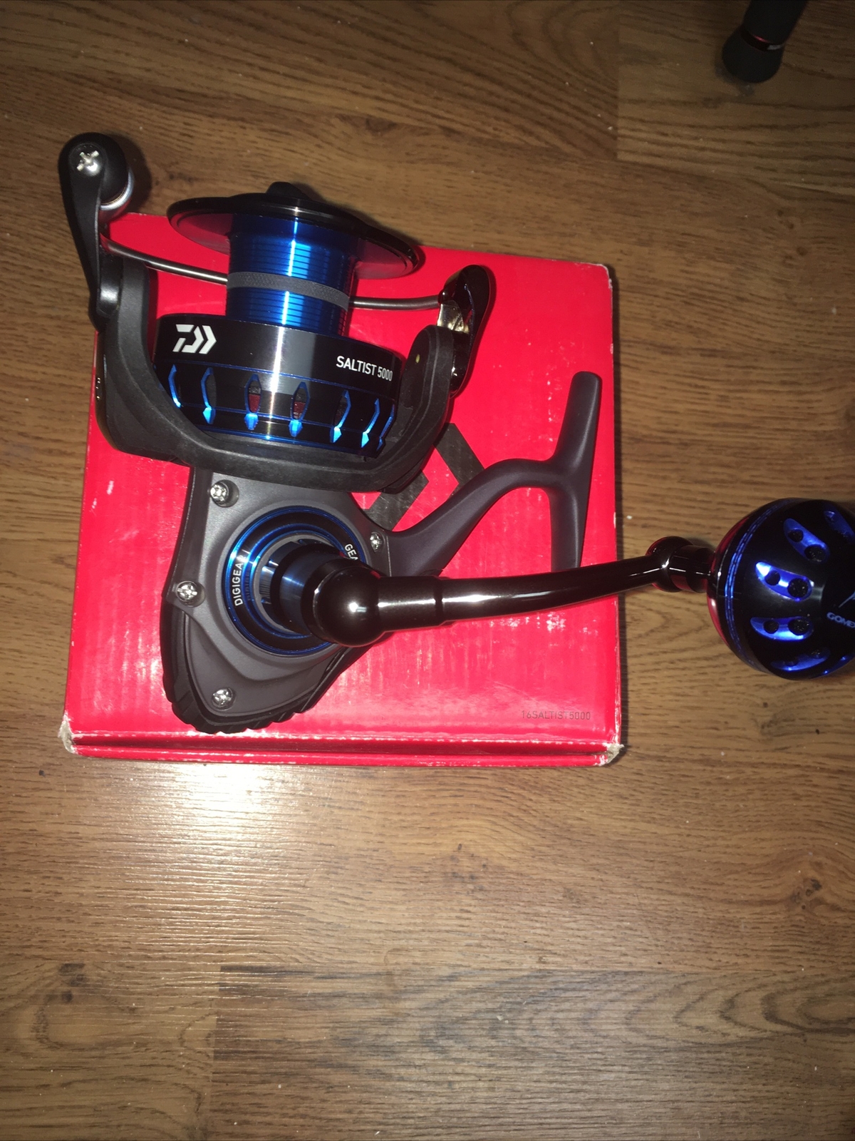 daiwa saltist 5000 w/ Gomexus handle/knob Display model LAST ONE!!!