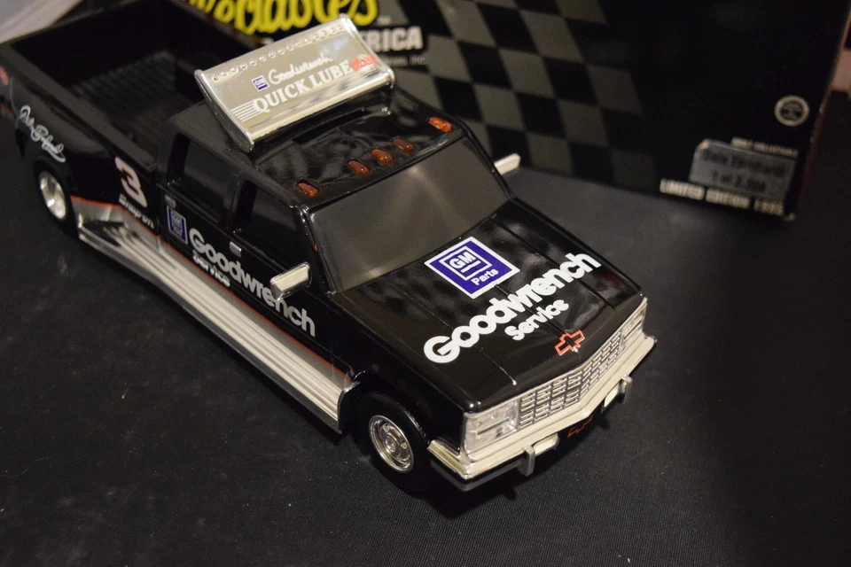 1995 Racing Collectables Dale Earnhardt Goodwrench #3 1:24 Scale Dually Bank - Image 2 of 4