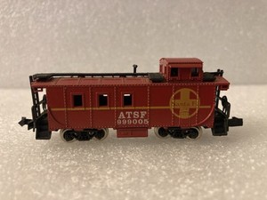N Scale Red Santa Fe Copula Caboose 11763-o2547-325