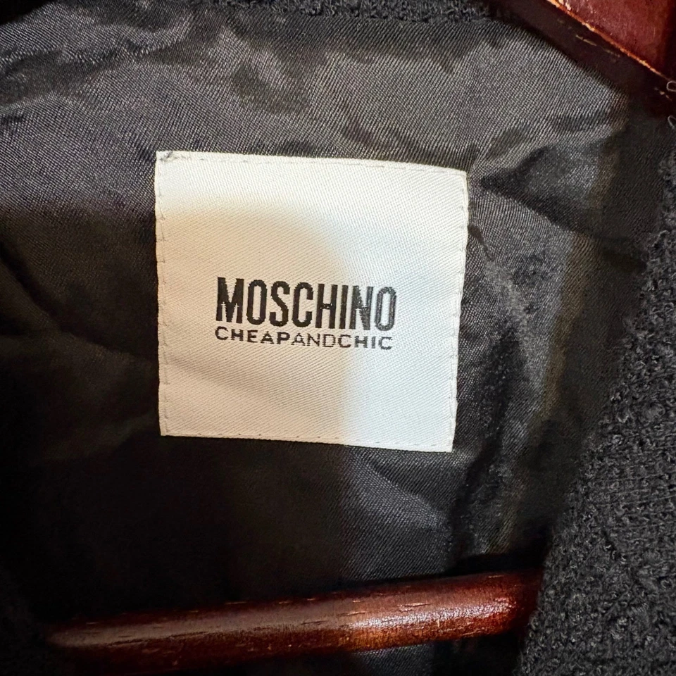 Chaqueta de moto MOSCHINO CHEAPANDCHIC tweed negra cremalleras doradas con cinturón Foto 2 de 4