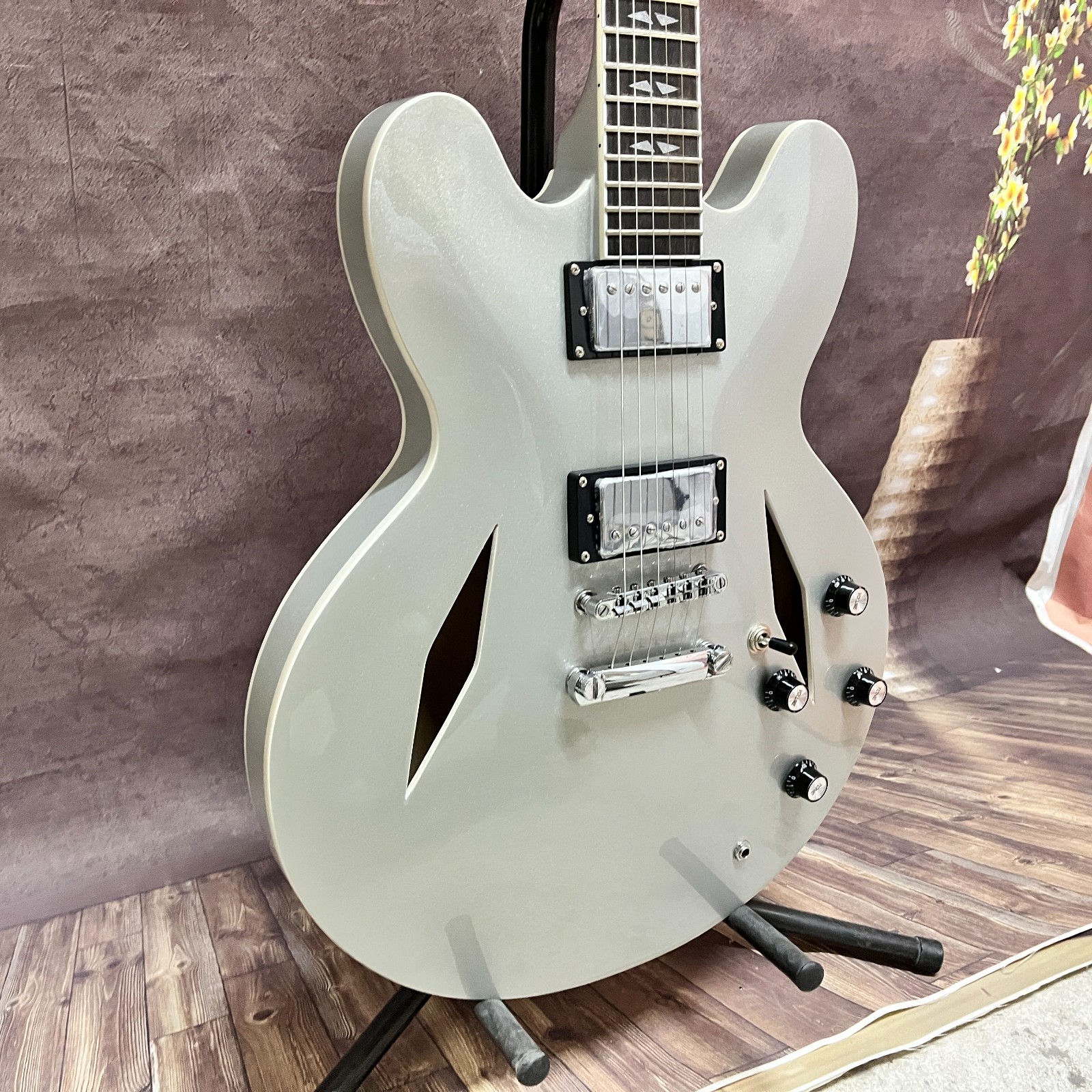 Fast Delivery Dave Grohl Signature DG-335 electric guitar semi hollow body