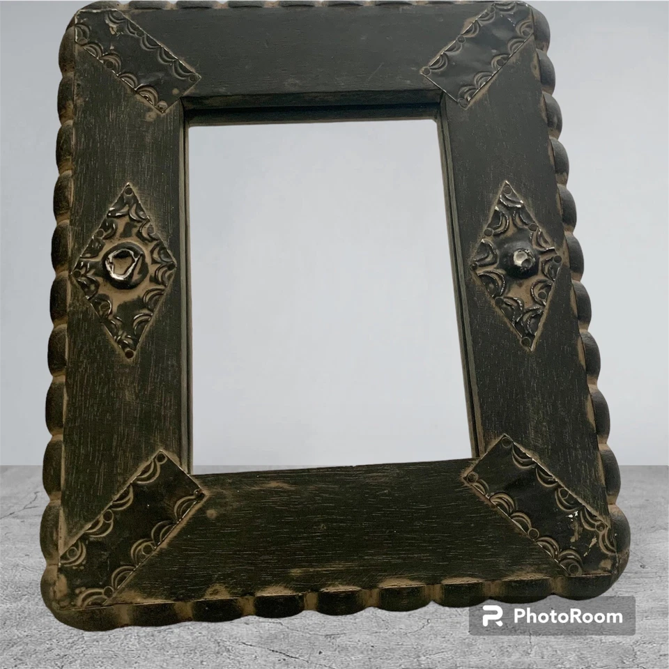 Черное деревянное настенное зеркало ручной работы в Гане Африка с металлическими деталями 10 дюймов x 12 дюймов - Изображение 2 из 4